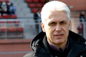 اتحاد الجزائر يفسخ عقد فلويد بالتراضي