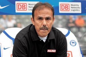 هرتا برلين الألماني يقيل مدربه لوهوكاي