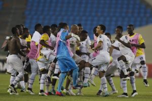 غانا تهزم غينيا الاستوائية وتصعد للنهائي الافريقي وسط أعمال شغب