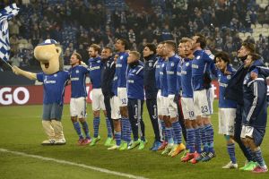 شالكه يهزم جلادباخ ويرتقي للمركز الثالث في ألمانيا