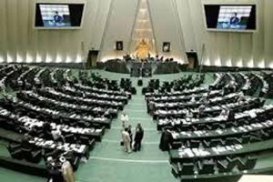 البرلمان الإيراني يقر الموازنة العامة مع تراجع العائدات النفطية