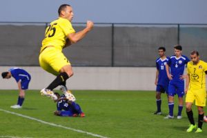 الأهلي يلحق بالصدارة في دوري 'الظل' بفوزه على مدينة عيسى