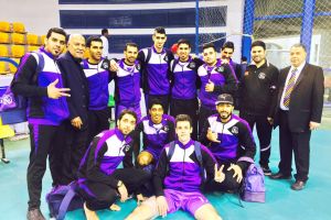 فرحة لاعبي داركليب بالفوز على بني ياس في بطولة الأندية العربية للكرة الطائرة