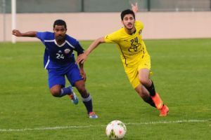 شاهد الصور... الأهلي يلحق بالصدارة في دوري 'الظل' بفوزه على مدينة عيسى