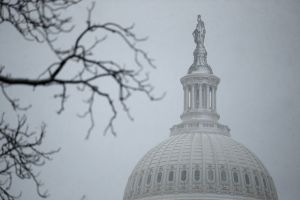 عاصفية ثلجية تشل وسط أمريكا وتضرب العاصمة