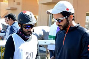 ناصر بن حمد يؤكد للفرسان أهمية استعدادها لسباق كأس جلالة الملك للقدرة
