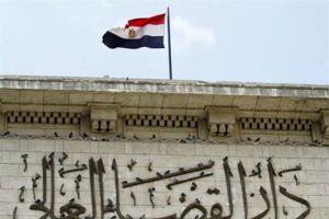 القضاء المصري يبرئ أحمد نظيف وحبيب العادلي بقضية 'اللوحات المعدنية'