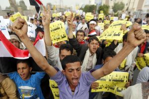 كيري يتهم إيران بـ 'المشاركة' في إسقاط الحكومة اليمنية 