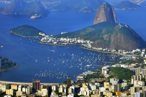 قالب حلوى طوله 450 مترا احتفالا بمرور 450 عاما على تأسيس مدينة ريو البرازيلية