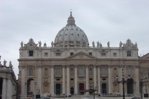 في حادث يعد الأول من نوعه... مقبرة الفاتيكان الكبرى تحتضن جثمان شخص بلا مأوى