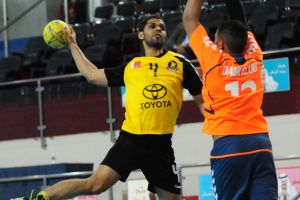 شاهد الصور... الأهلي يتجاوز الدير ويتأهل لمربع دوري كبار اليد