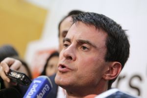 فالس 'يندد بشدة' بزيارة برلمانيين فرنسيين للأسد