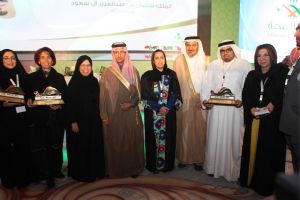 وزير الصحة يهنئ “الوسط الطبي”