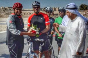 وزير شئون الاعلام يشارك في جولة بالدراجات الهوائية