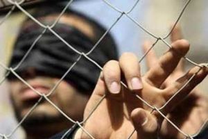 الاسرى الفلسطينيون في سجون اسرائيل يهددون بالتمرد الاسبوع القادم والإضراب الشامل عن الطعام الشهر المقبل