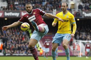 ويستهام يجدد عقد مدافعه النيوزلندي ريد حتى 2021