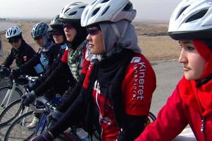 فريق الدراجات للنساء في أفغانستان يتحدى العقبات