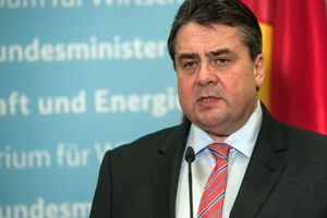 نائب ميركل يلتقي بخادم الحرمين الشريفين