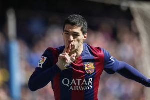 ميسي وسواريز يكتسحان فاليكانو وبرشلونة يقتنص صدارة الدوري الأسباني