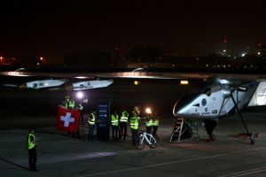 طائرة تعمل بالطاقة الشمسية تنطلق في أول رحلة حول العالم من أبو ظبي