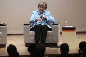 ميركل تدعو إلى تعزيز التعاون التكنولوجي مع اليابان