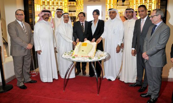 الإدارة التنفيذية لمجموعة الحواج ومندوبو شركة «كريد» العالمية وبحضور السفير الفرنسي لدى مملكة البحرين يفتتحون بوتيك «كريد» الجديد