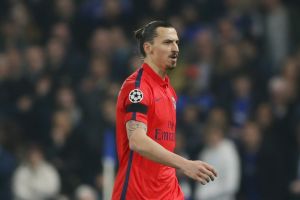 ابراهيموفيتش يخرج مطرودا أمام تشيلسي في دوري الأبطال