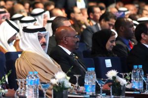 العاهل يحضر مأدبة عشاء أقامها الرئيس المصري تكريما للقادة المشاركين في مؤتمر شرم الشيخ