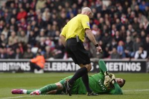 إصابة فورستر قد تتسبب في أزمة حراس لمنتخب إنجلترا