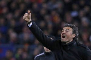 لويس انريكي يشيد بلاعبي برشلونة بعد الفوز بالكلاسيكو