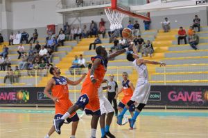 شاهد الصور... النجمة يقهر الحالة ويقترب من مربع الكبار