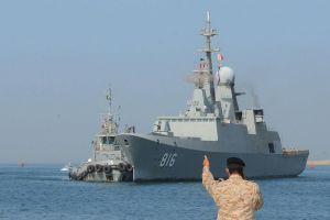 قائد فرقاطة سعودية: خدعنا السفن الإيرانية بالصمت لإجلاء الدبلوماسيين من عدن