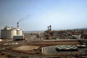 مصادر: صادرات اليمن من الغاز المسال مستمرة رغم غلق الموانئ