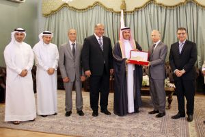 محافظ العاصمة يستقبل مجلس إدارة نادي المنامة