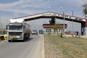 أكثر من ثلاثين سائقاً لبنانياً محتجزين بين الأردن وسوريا
