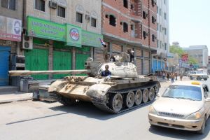 'العربية': مقتل عشرات الجنود في اقتحام القاعدة قيادة المنطقة العسكرية في المكلا باليمن