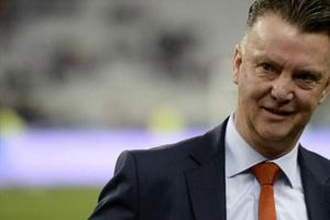 فان بيرسي مهاجم يونايتد غير جاهز للمشاركة في قمة مانشستر