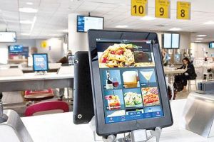 مطارات تتحول إلى مكاتب مجهزة بألواح إلكترونية لأداء الأعمال وشراء المنتجات