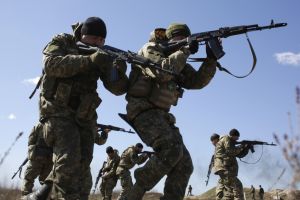 احد قادة المتمردين في شرق أوكرانيا لا يستبعد استئناف القتال 