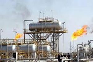 مصادر عراقية: احتراق خزان للوقود في قصف لـ'داعش' على مصفاة تكرير بيجي