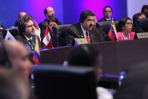 رئيس فنزويلا 'يمد يده' للرئيس الأميركي لتسوية خلافاتهما