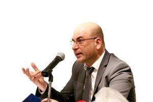 الشاعر السوري لؤي طه يحلق بين ياسمين دمشق ونخيل العراق