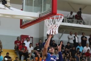 شاهد الصور... 'الزعيم' يفوز بأريحية على النويدرات بدوري زين لكرة السلة