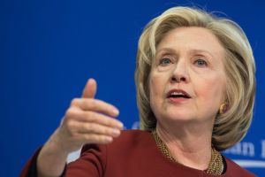 كلينتون تحاول مجدداً كسر أعلى سقف وهمي بمحاولتها الترشح للرئاسة