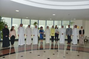 الشيخة مي تزور 'الغرفة' للتعريف بالمشاريع الثقافية للبحرين