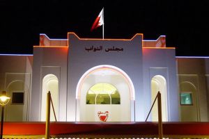 نواب يتوعدون وزير الصحة بالاستجواب   