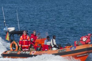 أنباء عن غرق حوالي 41 مهاجراً غير شرعي قبالة سواحل إيطاليا