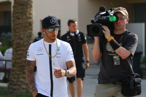 هاميلتون يستمتع بالحياة كبطل للعالم في فورمولا 1