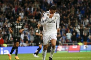 رونالدو يقود الريال لسحق ملقة بالثلاثة ومواصلة مطاردة برشلونة