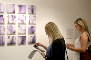 سبع فنانات يعرضن هوياتهن في «منظور» بمساحة الرواق